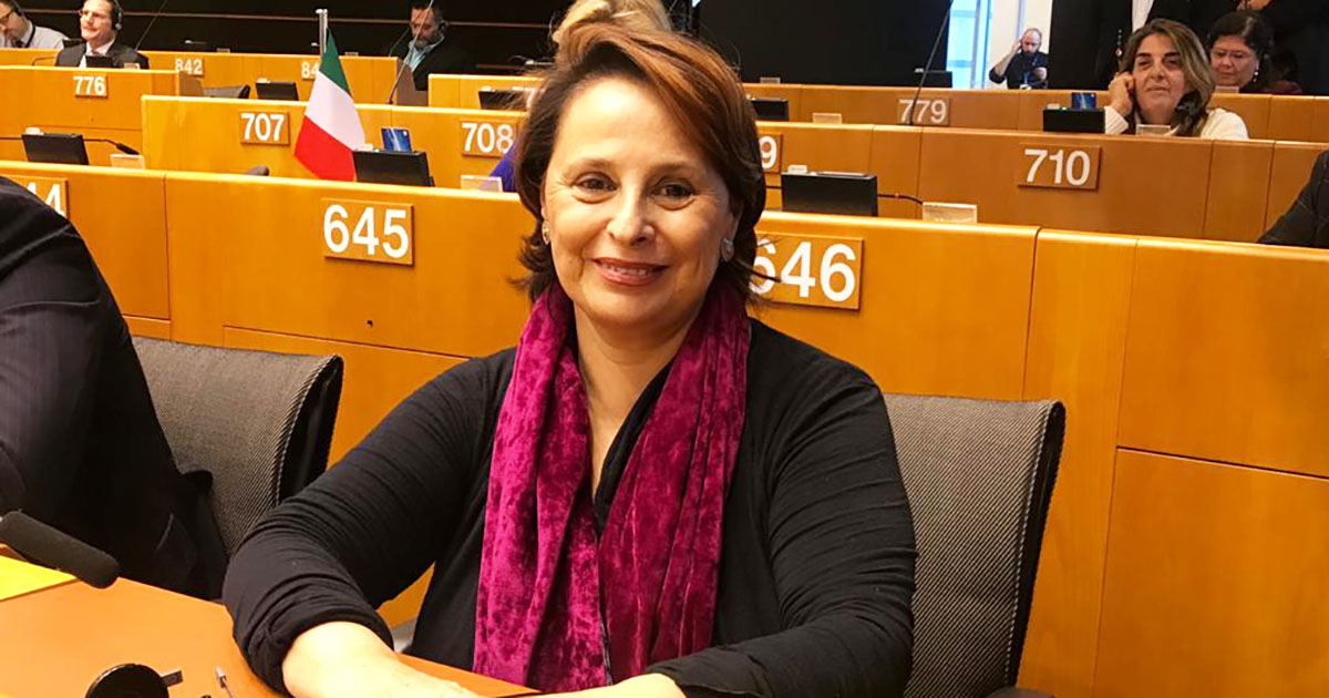 Luisa Regimenti, Covid: «Vaccino Pfizer passo avanti ma sperimentazione parziale, EMA informi sui rischi» Luisa Regimenti