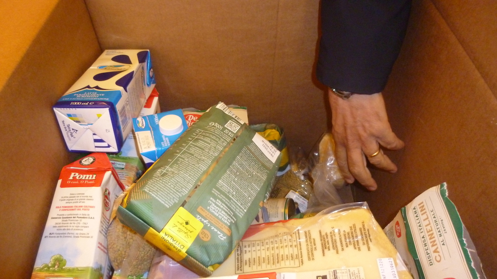 Frosinone Coldiretti distribuisce i pacchi della solidarietà a Roma, Latina, Viterbo, Rieti e Frosinone Pacchi Alimentari