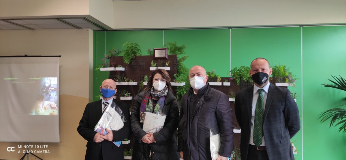 Frosinone FROSINONE – “La Rinascita” (Comprensivo 2): presentato il “Bosco verticale” Bosco verticale Frosinone