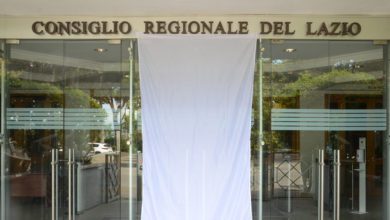 Sara Battisti: «Drappo bianco in Consiglio Regionale per ricordare sacrificio Falcone e sua scorta» Dappo bianco Consiglio Regionale