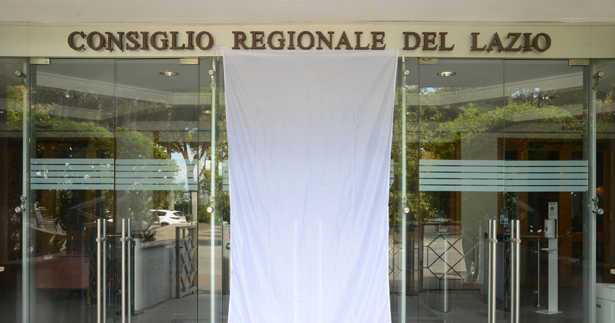 Sara Battisti: «Drappo bianco in Consiglio Regionale per ricordare sacrificio Falcone e sua scorta» Dappo bianco Consiglio Regionale
