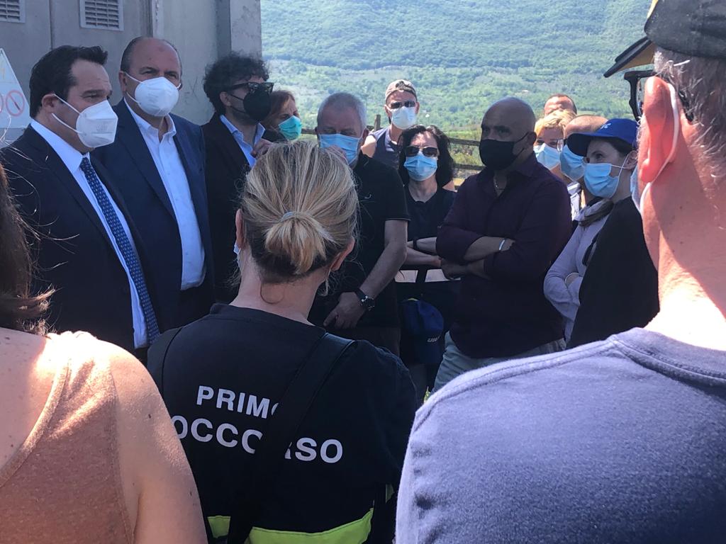 Anagni De Angelis: «Uno sviluppo sostenibile è possibile» Incontro lavoratori Avon