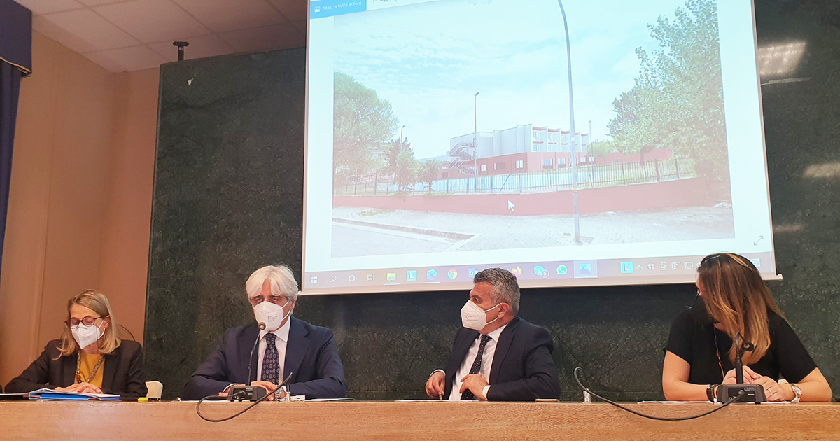 Cassino CASSINO – Dalla Provincia 27 milioni di euro per le scuole della città tavolo conferenza stampa Cassino