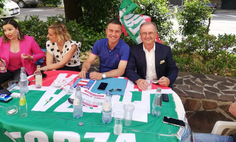 Anagni ANAGNI – Natalia in piazza per raccolta firme riforma fiscale Natalia Anagni
