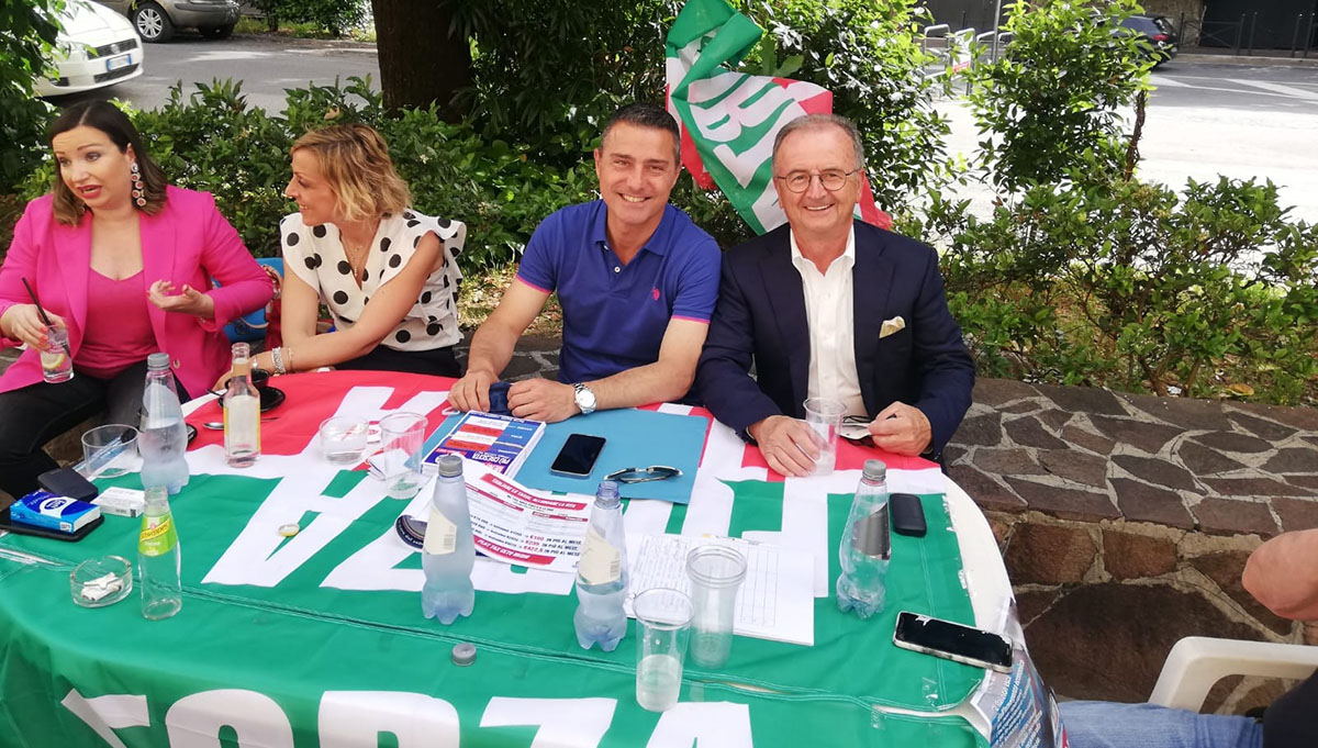 Anagni ANAGNI – Natalia in piazza per raccolta firme riforma fiscale Natalia Anagni