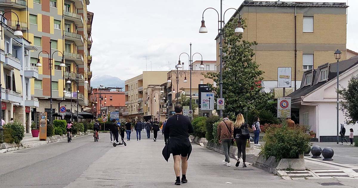 Frosinone FROSINONE – Dal 19 terminano le Terrazze. Si riparte con “A passeggio per 2 km” FROSINONE VIA ALDO MORO