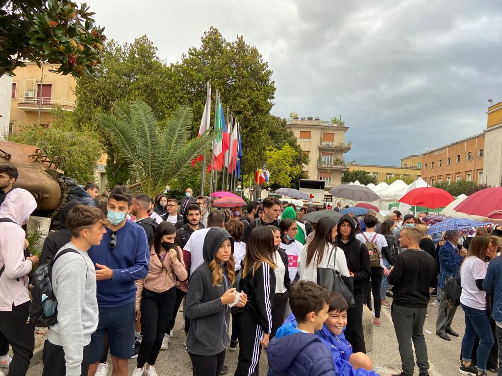 Cassino CASSINO – Commozione per l’inaugurazione della scultura in memoria delle vittime del Covid cassino