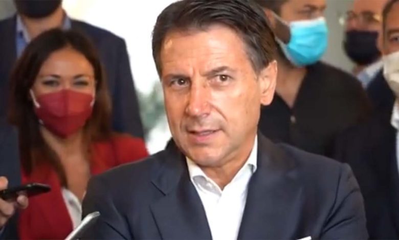 Giuseppe Conte: «Giù le mani dal Reddito di Cittadinanza. Salvini e Meloni contro sostegni alle persone» Giuseppe Conte
