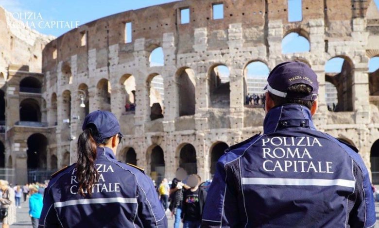 ROMA – Abusivismo commerciale: oltre 17 mila articoli e più di 300 chili di alimenti sequestrati Polizia Roma Capitale