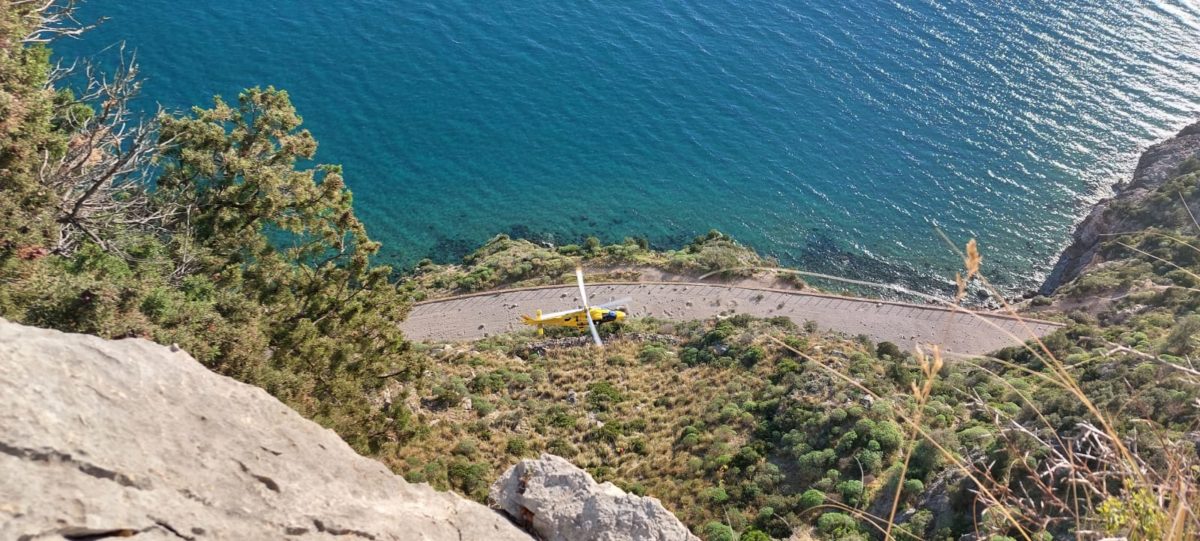 Cassino 72enne in arrampicata precipita dalla “grande muraglia”. L’eliambulanza atterra a due passi dal mare eliambulanza
