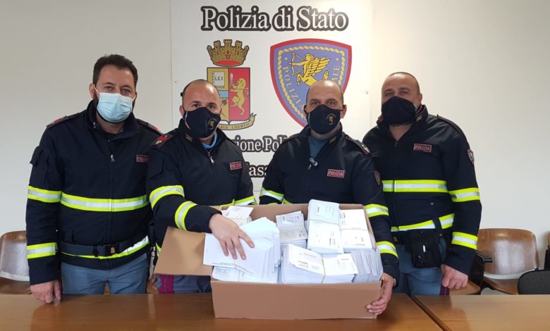 Cassino 1.432 bancomat e carte di credito: la Polizia denuncia tre uomini per ricettazione polizia cassino