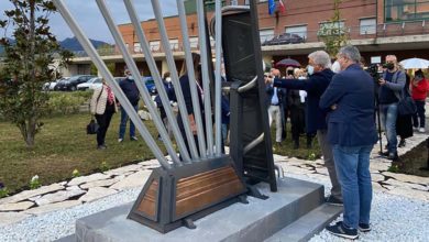 Cassino CASSINO – Commozione per l’inaugurazione della scultura in memoria delle vittime del Covid scultura memoria vittime covid