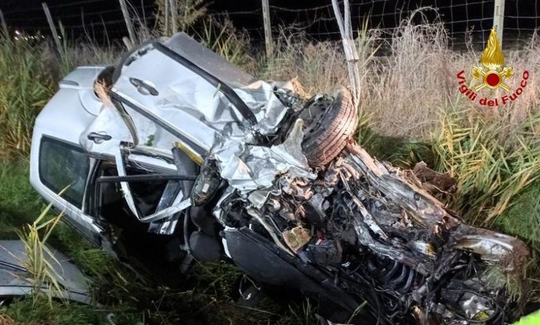 Terribile incidente nella notte: muoiono 4 persone