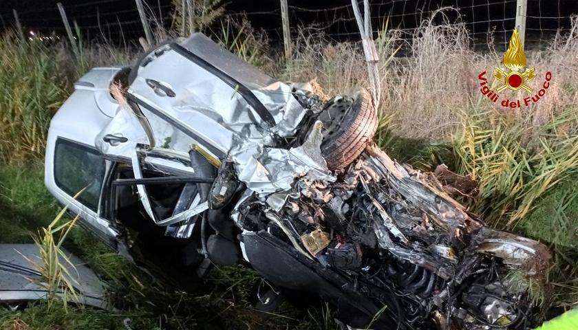 Terribile incidente nella notte: muoiono 4 persone