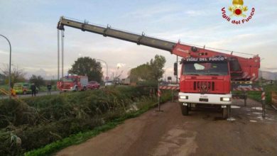 Tragedia all’alba: automobile in un canale. Nell’abitacolo il corpo senza vita di un 39enne fondi auto nel canale