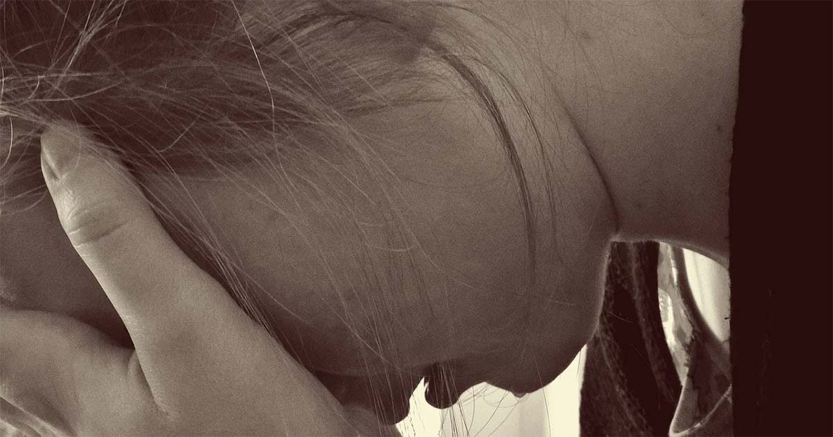 Maltrattamenti e comportamenti a sfondo sessuale verso i figli: madre coraggio denuncia il marito madre coraggio