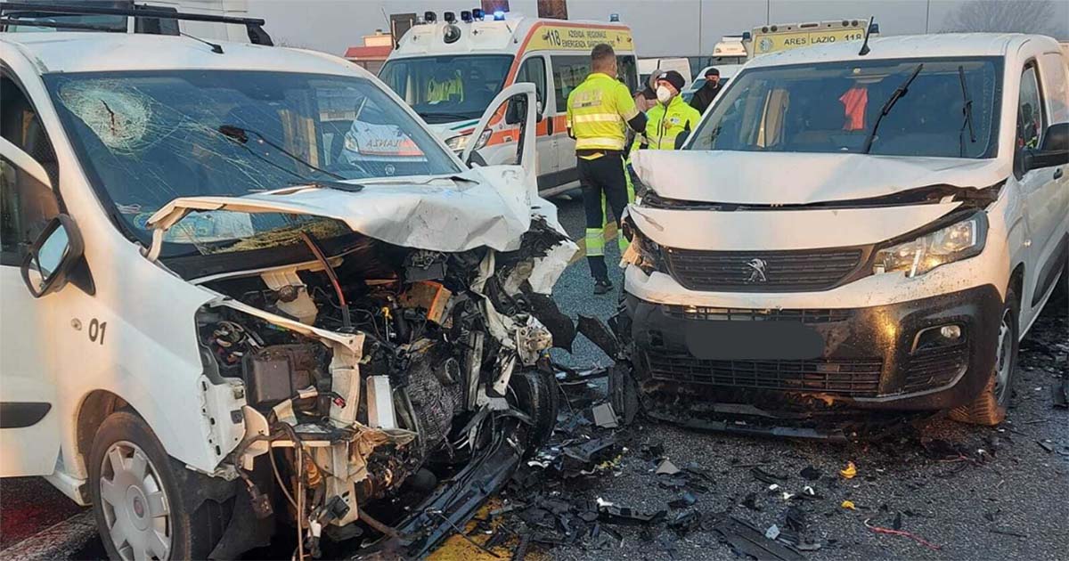 Ferentino Non si ferma all’alt della Polizia e imbocca il casello di Ferentino contromano. Incidente e un ferito grave Scontro frontale