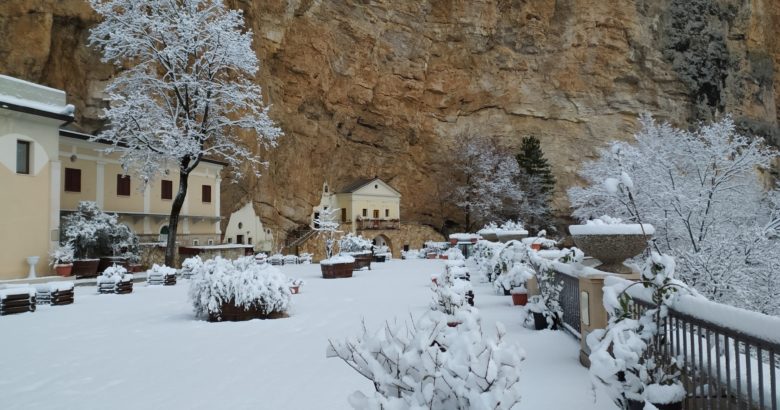 Il Santuario della Santissima completamente imbiancato sh dfeee