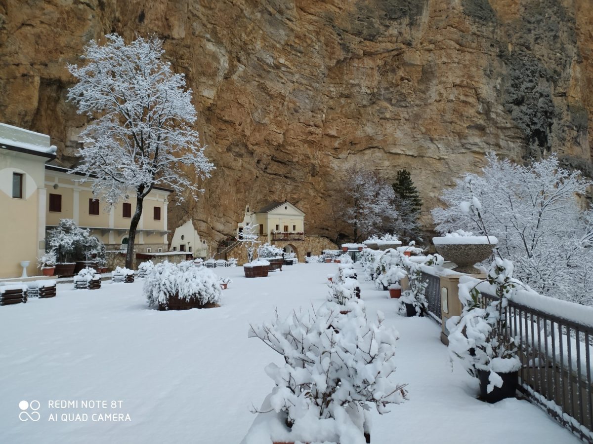 Il Santuario della Santissima completamente imbiancato sh dfeee