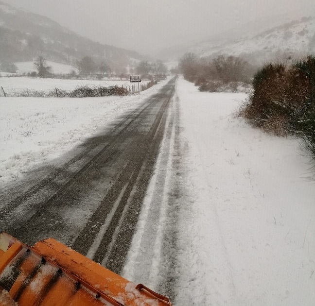 Frosinone Maltempo: mezzi spazzaneve in azione una decina di comuni ciociari. Le foto Alvito Sp