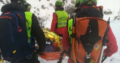 Scivola sul ghiaccio a 1.600 metri di altezza. Diverse fratture per una 53enne Pizzo Deta