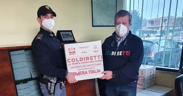 Frosinone Frosinone: prosegue “CondiviDiamo”, l’iniziativa della Polizia a favore delle famiglie del territorio Questura di Frosinone e Coldiretti Condividiamo