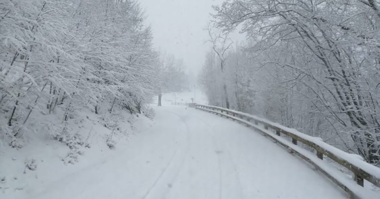 Frosinone Maltempo: mezzi spazzaneve in azione una decina di comuni ciociari. Le foto Sp Settefrati Canneto