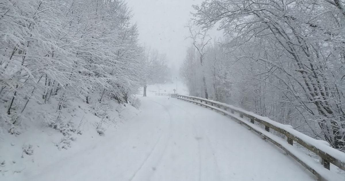 Frosinone Maltempo: mezzi spazzaneve in azione una decina di comuni ciociari. Le foto Sp Settefrati Canneto
