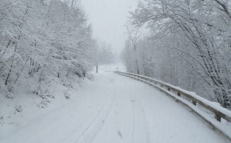 Frosinone Maltempo: mezzi spazzaneve in azione una decina di comuni ciociari. Le foto Sp Settefrati Canneto