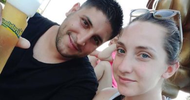 Tremendo scontro auto-camion: muoiono due giovani genitori. Lasciano cinque figli, l’ultimo è di pochi mesi