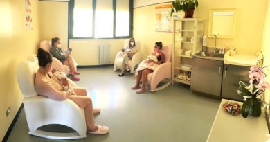 Cassino La stanza della vita: neomamme allattano insieme i loro piccoli allattamento