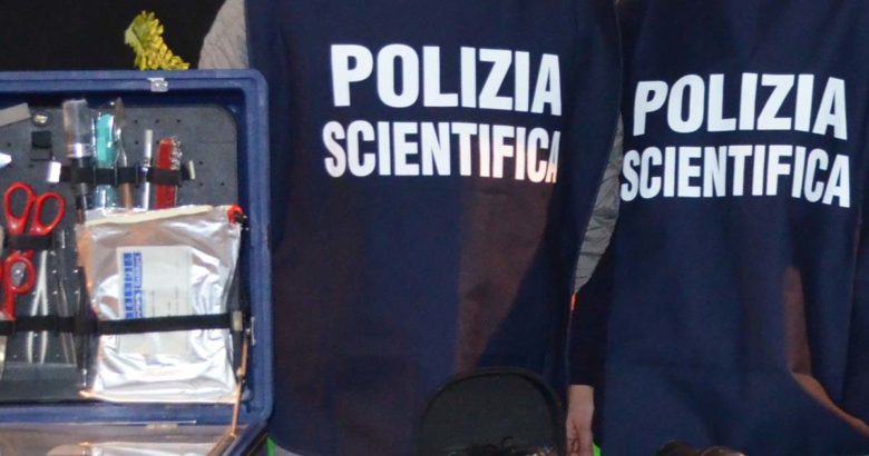 76enne trovato morto in casa scientifica