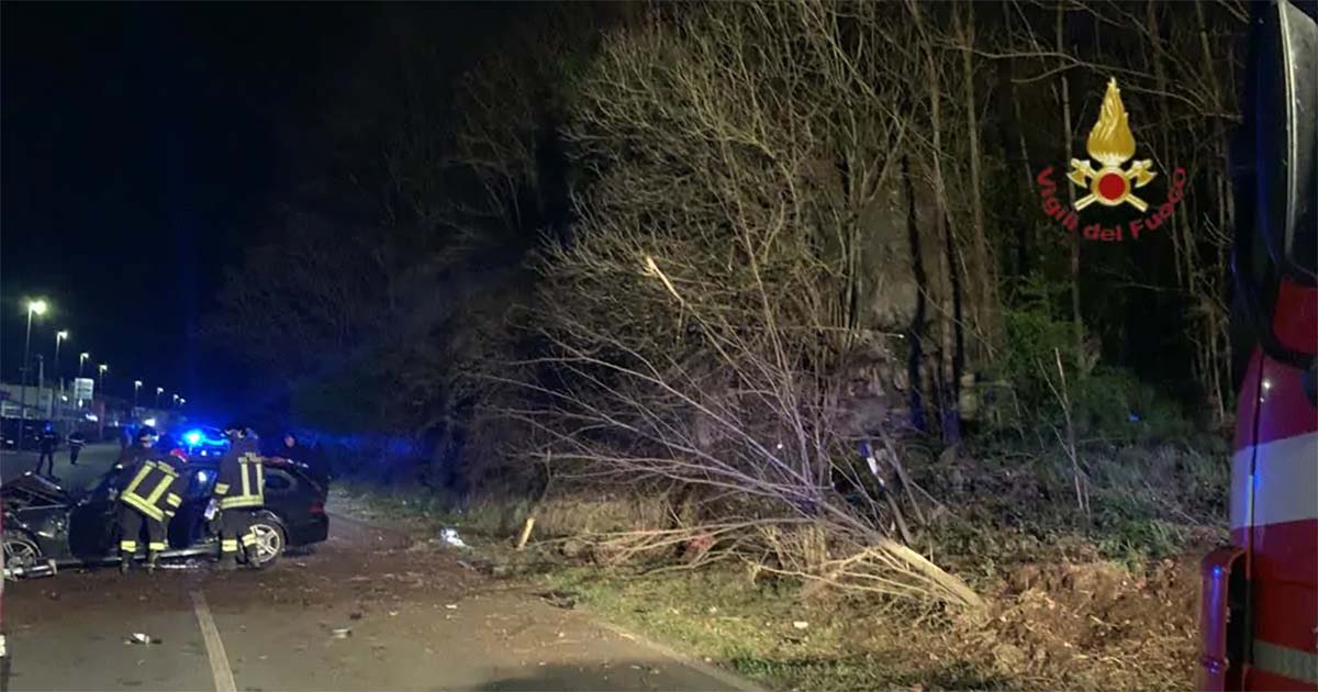 Incidente stradale nella notte, muore giovane ragazza