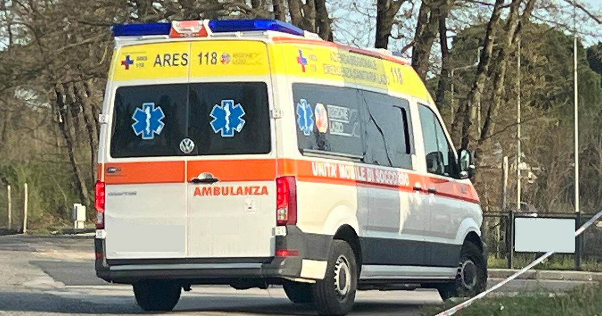 Si sente male in palestra e muore Ambulanza