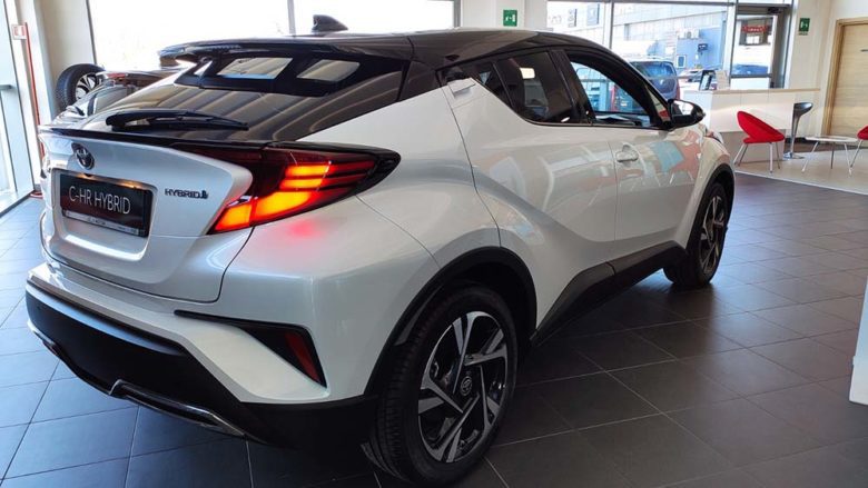 Toyota Toyota C-HR Model Year 2022 versione Trend: disponibile in pronta consegna per te da Jolly Motori Toyota C HR pronta consegna