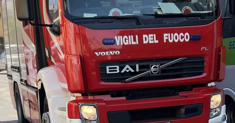 Dramma nella notte, casa in fiamme. Muoiono padre e figlio Vigili del Fuoco