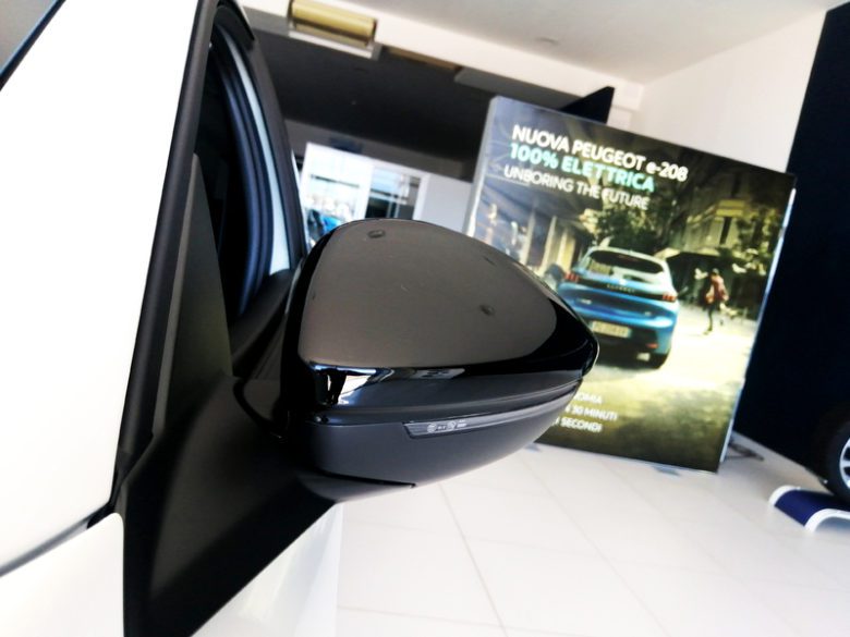 Peugeot Peugeot 208, la citycar elettrica per tutti download