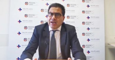 Contagi da Covid in risalita: ieri 11 mila casi nel Lazio. D’Amato: «Indossare mascherina al chiuso»