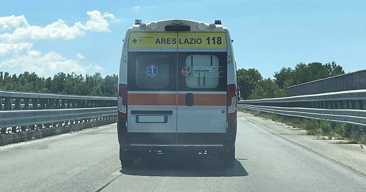 Incidente stradale: due feriti, uno elitrasportato AMBULANZA