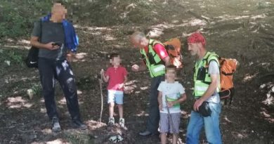 Perde l’orientamento in montagna con i suoi bambini di 6 e 8 anni. Recuperati dal soccorso alpino