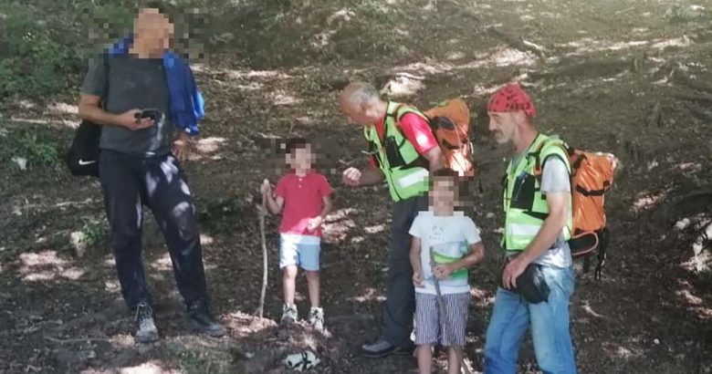 Perde l’orientamento in montagna con i suoi bambini di 6 e 8 anni. Recuperati dal soccorso alpino