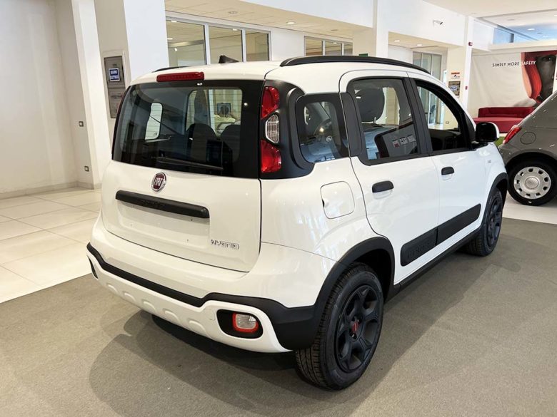 Fiat Panda Fiat Panda Hybrid: fino al 30 Settembre 2022 tua da 129 € al mese Panda Hybrid
