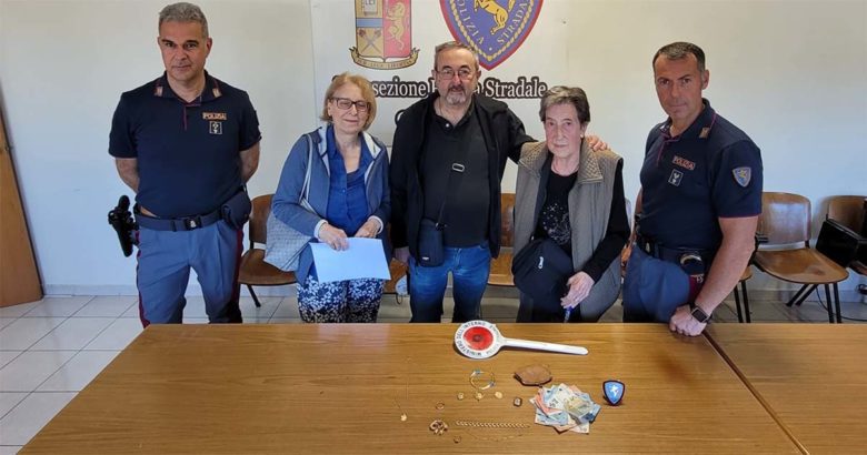 Frosinone Truffa del nipote “farlocco” nei guai: la Polizia recupera i beni sottratti e li restituisce alla proprietaria