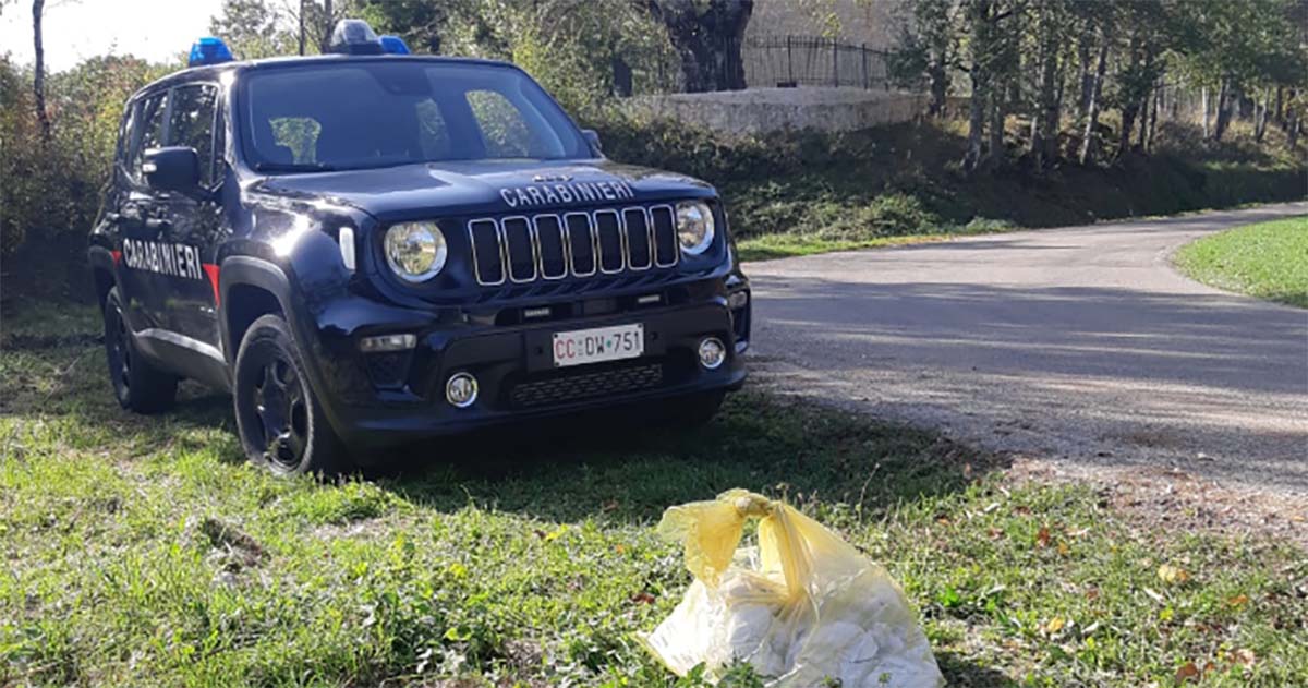 Frosinone Acquafondata – Abbandono di rifiuti in strada: beccato 75enne. Per lui una multa salatissima CARABINIERI FROSINONE