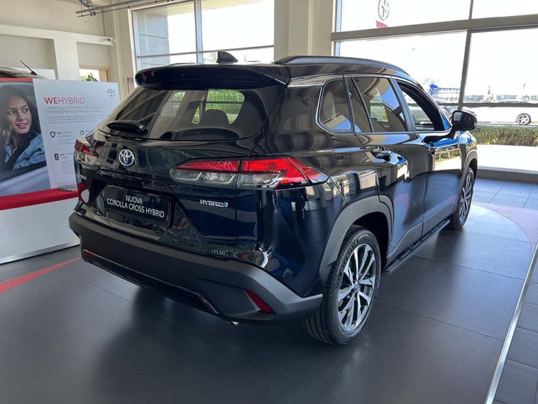 Toyota Nuova Toyota Corolla Cross: scoprila da Jolly Motori. Porte aperte il 22 e 23 Ottobre 2022 TOYOTA COROLLA CROSS