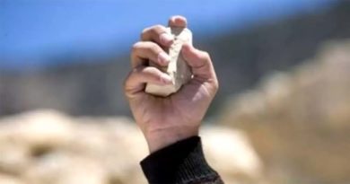 Coreno Ausonio – Folle lancio di sassi sulle auto in transito sassi