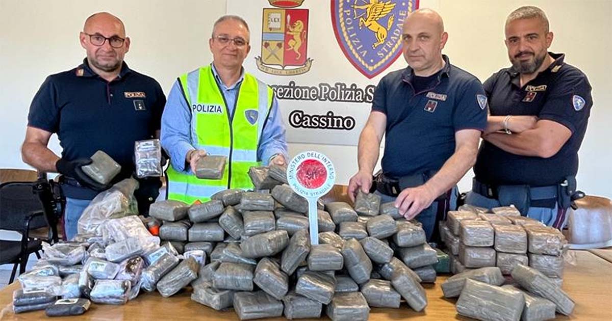 Cassino 84 chili di hashish in macchina: arrestato dalla Polizia