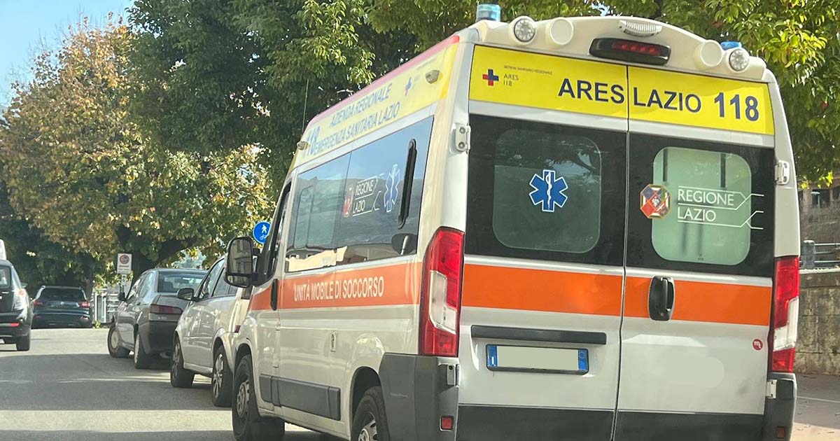Frosinone Arpino – Vola giù dal balcone: un mese di prognosi per un ragazzino AMBULANZA