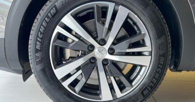 Peugeot 3008 Peugeot 3008: vieni a scoprirla da Jolly Automobili Peugeot SUV Plug In Hybrid cerchi in lega