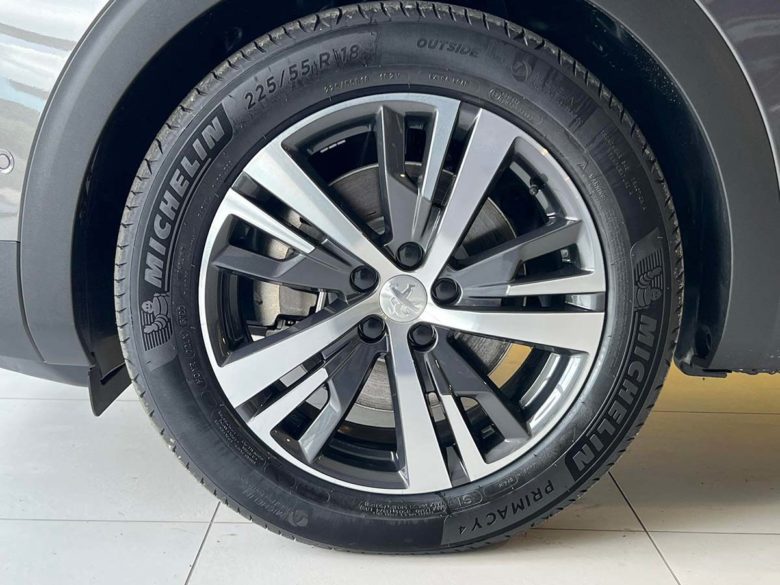 Peugeot 3008 Peugeot 3008: quanto costa, anticipo, rata, durata del finanziamento, noleggio Peugeot SUV Plug In Hybrid cerchi in lega